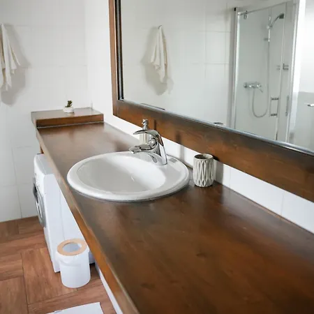 De Luxe S Vyhladom Na Lomnicky Stit Apartman *