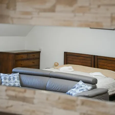 De Luxe S Vyhladom Na Lomnicky Stit Apartman *