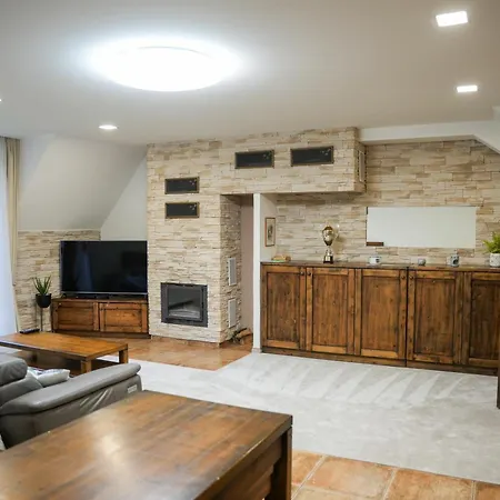 De Luxe S Vyhladom Na Lomnicky Stit *