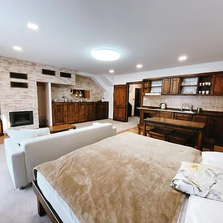 De Luxe S Vyhladom Na Lomnicky Stit Apartament